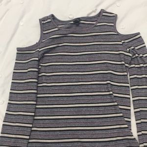 A cute long sleeve shirt no shoulders striped